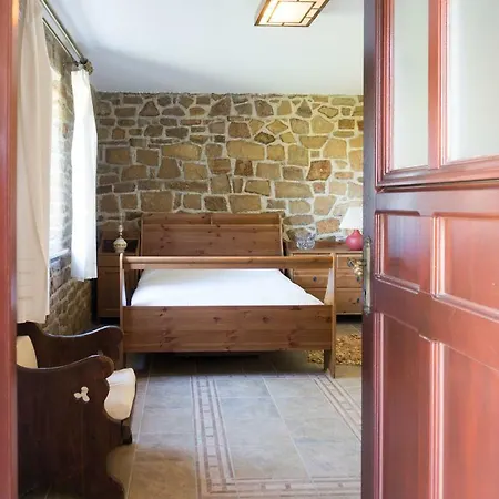 Villa Writers' Retreat In Xilokastro